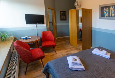 Photo of the whole room, Seating area