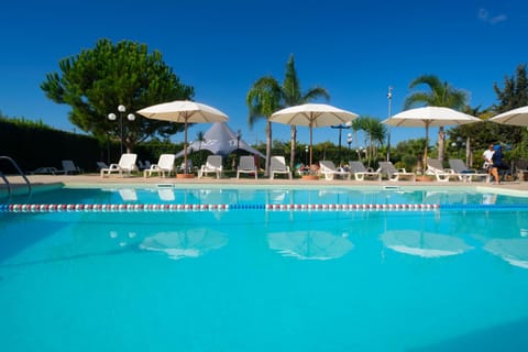 Pool view, Swimming pool, sunbed