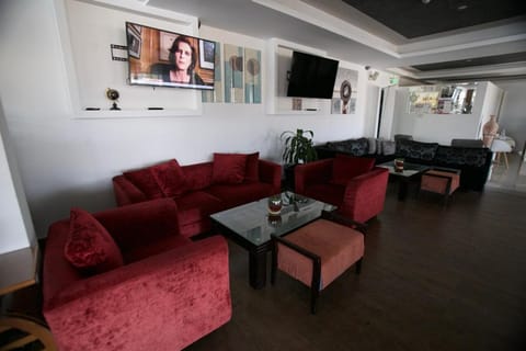 Communal lounge/ TV room, TV and multimedia, Seating area, Evening entertainment