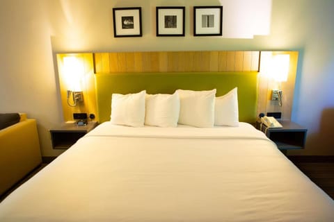 Country Inn & Suites by Radisson, Burlington Elon , NC Hotel in Burlington