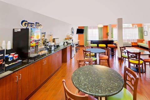 Microtel Inn & Suites by Wyndham Daphne Hotel in Daphne