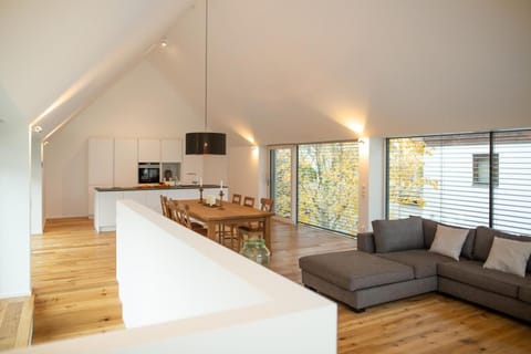 TV and multimedia, Kitchen or kitchenette, Dining area