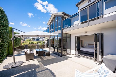 IRONSIDE LAKEVIEW TOWNHOUSE Casa in Wanaka