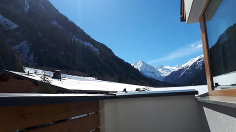 Winter, Balcony/Terrace, Mountain view