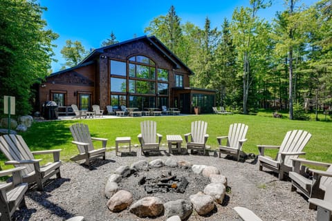 Whispering Pines Lodge: 11 Bedroom House in Wisconsin