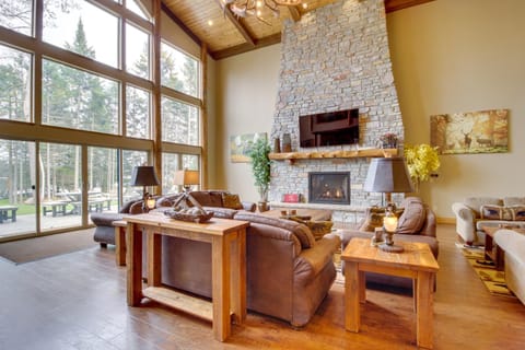 Whispering Pines Lodge: 11 Bedroom House in Wisconsin