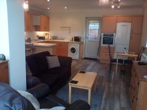 Seating area, Dining area, pet friendly, toaster, washing machine, kitchen