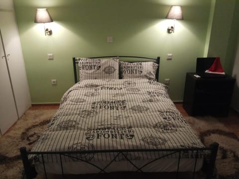 Bed, Night, Winter, Bedroom, Autumn, On site, Seasons