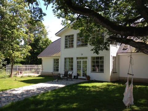 Property building, Facade/entrance, Garden