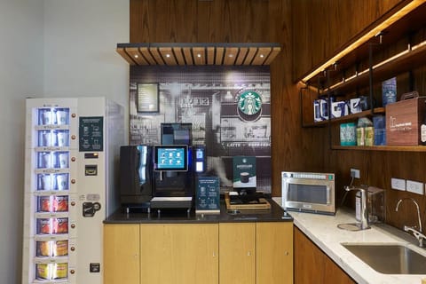 Coffee/tea facilities, vending machine