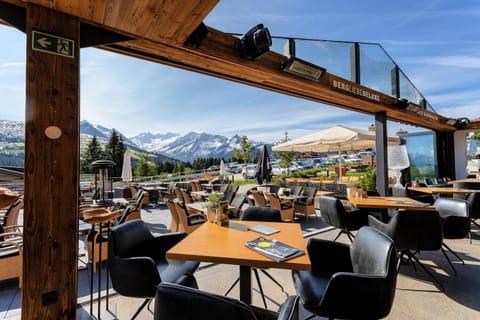Restaurant/places to eat, Spring, Day, Balcony/Terrace, Dining area, On site, Seasons