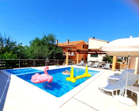 E-M Apartments with Private pool Bed and Breakfast in Pula