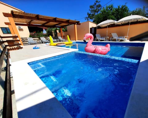 E-M Apartments with Private pool Bed and Breakfast in Pula