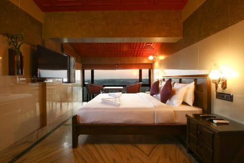 Bed, TV and multimedia, Photo of the whole room, Bedroom, City view, Garden view, Landmark view, Mountain view, Pool view, Sunset