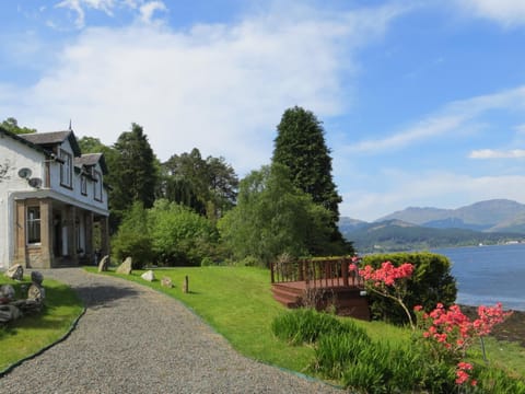 Property building, Facade/entrance, Garden view, Lake view