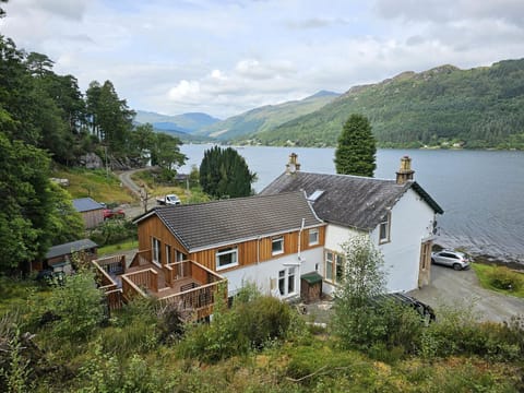 Property building, View (from property/room), Garden view, Lake view, Sea view