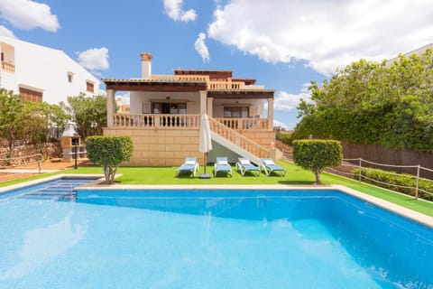 BBQ facilities, Pool view