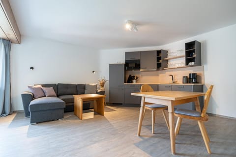 Garden, Balcony/Terrace, Living room, Dining area, kitchen