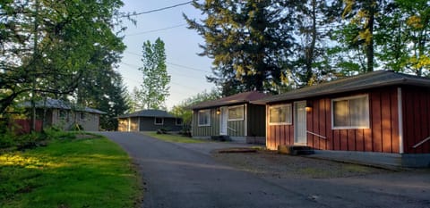 Malahat Bungalows Motel Motel in Cowichan Valley