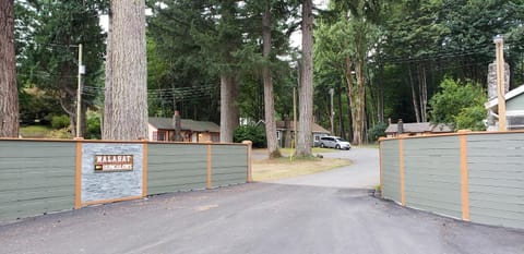 Malahat Bungalows Motel Motel in Cowichan Valley