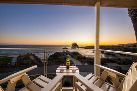 Balcony/Terrace, Sea view, Drinks, Alcoholic drinks, Sunrise, Sunset