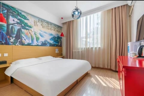 Happy Dragon Alley Hotel-In the city center with big window&free coffe, Fluent English speaking,Tourist attractions ticket service&food recommendation,Near Tian Anmen Forbiddencity,Near Lama temple,Easy to walk to NanluoAlley&Shichahai Hôtel in Beijing