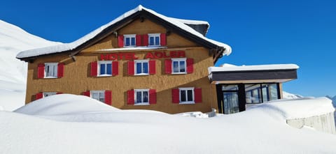 Winter, Street view