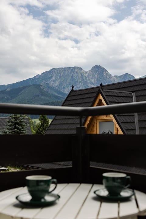 Balcony/Terrace, Mountain view