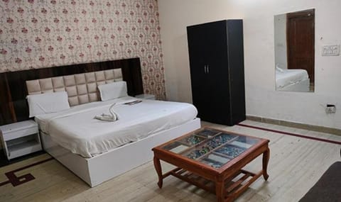 Winsome Suites Hotel in Noida