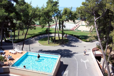 Minigolf, Tennis court, Swimming pool