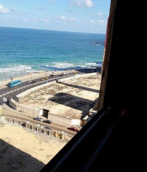 Cozy new 2 BD Amazing beach view Next to Hilton hotel Family only !العائلات فقط Condo in Alexandria