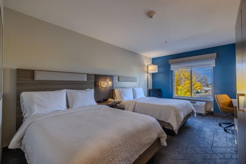 Holiday Inn Express & Suites Denver North - Thornton by IHG Hotel in Northglenn