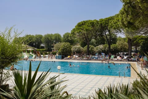 Spring, Day, People, Garden, Pool view, Swimming pool, sunbed