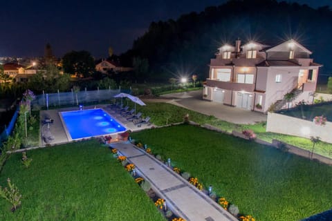 Bird's eye view, Balcony/Terrace, Pool view, Swimming pool, Family