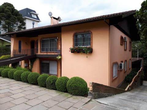 Roloff Praça das Rosas Condo in Gramado