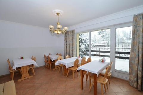 Dining area, Breakfast