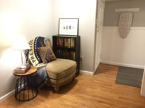~*Pet Friendly 30min to Downtown*~ THE BOSTONIAN House in Roslindale