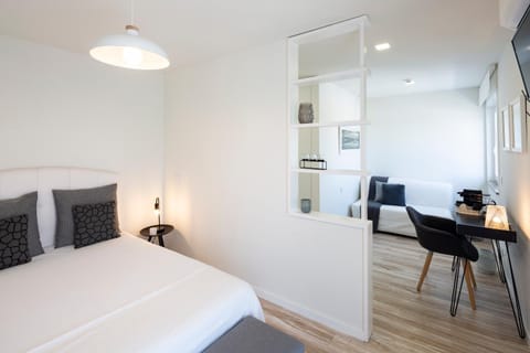 JR Studios & Suites I Rius I Bed and Breakfast in Coimbra