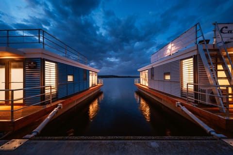 Neighbourhood, Lake view, Sunset