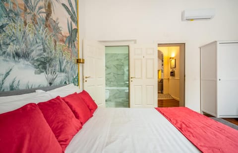 Entire flat with 6 Rooms & 6 Bathrooms, 210 SQMs at Most Historical Center with LIFT !!! Übernachtung mit Frühstück in Florence