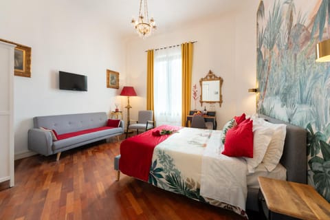 Entire flat with 6 Rooms & 6 Bathrooms, 210 SQMs at Most Historical Center with LIFT !!! Bed and Breakfast in Florence