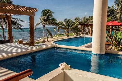 Decorative detail, Pool view, Sea view