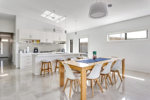 Diamond Bay Beach House: brand new Haus in Melbourne Road