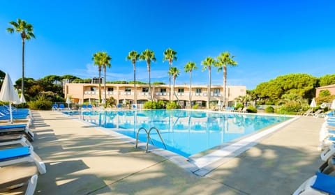 Property building, Spring, Day, Pool view, Swimming pool, sunbed