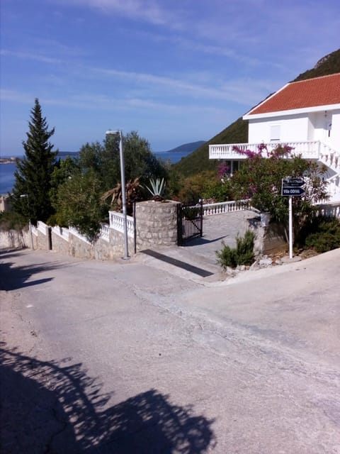 Property building, Neighbourhood, Summer, Garden, Garden view, Sea view, Street view, Parking