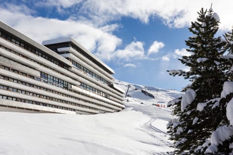 Property building, Skiing