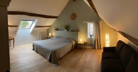 Property building, Bed, Photo of the whole room, Bedroom