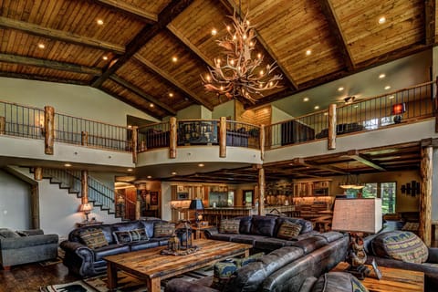 Whispering Pines Lodge: 9 Bedroom House in Wisconsin