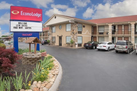 Econo Lodge Sevierville-Pigeon Forge on the River Capanno nella natura in Sevierville