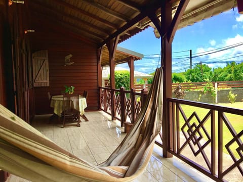 Chambre à louer chez l'habitant dans Villa Créole Authentique et en Bois Vacation rental in Guadeloupe